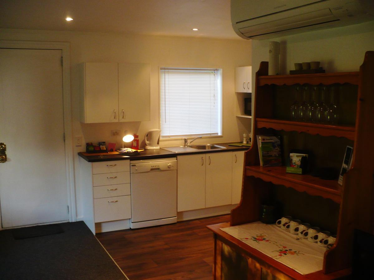 Nut Point Cottage West Melton Екстер'єр фото